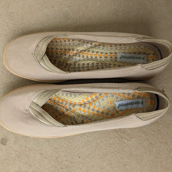 Size 7 Wide- Grasshoppers Slip On Short/Low Wedge 🌈 - Picture 3 of 4
